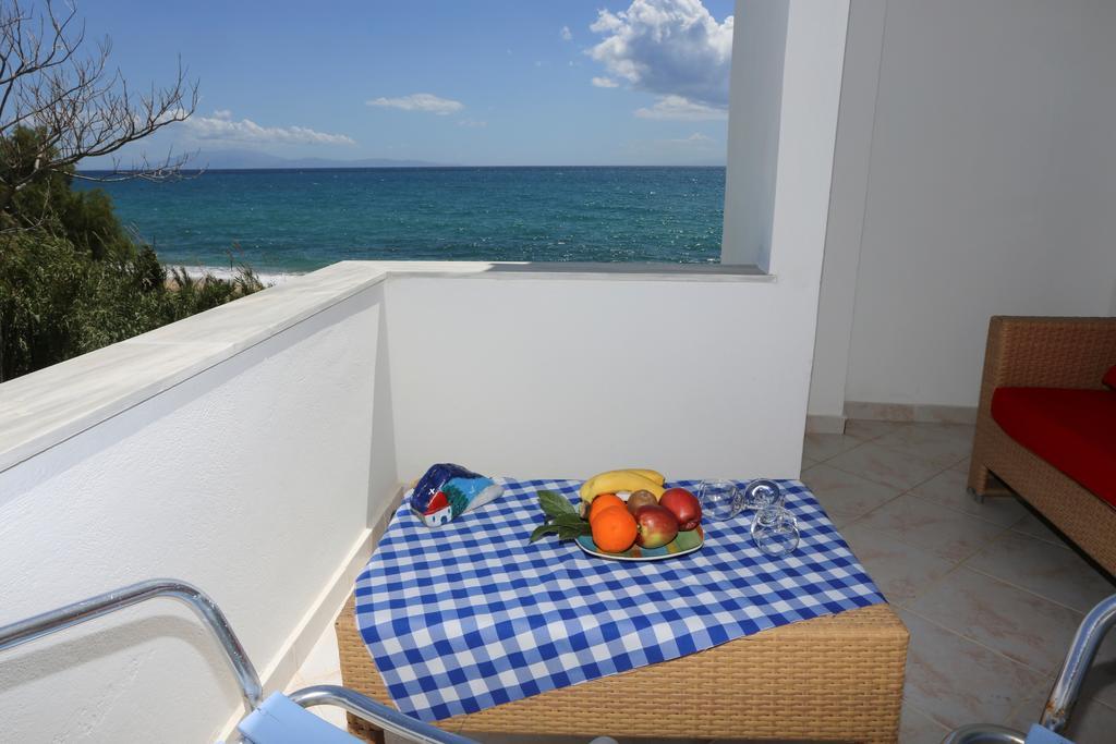 Akrogiali Hotel Plomari Esterno foto