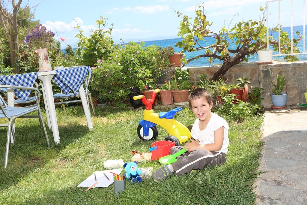 Akrogiali Hotel Plomari Esterno foto
