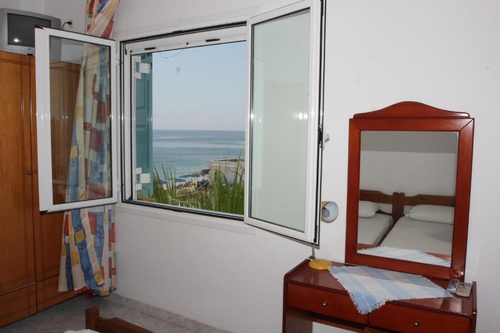 Akrogiali Hotel Plomari Esterno foto